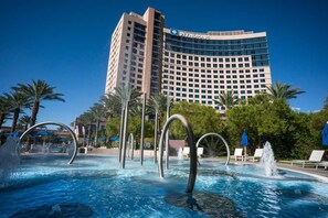 Piscina all'aperto, una piscina riscaldata