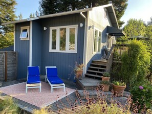 Terrace/patio - Studio cottage retreat in a vineyard setting (Santa Rosa)