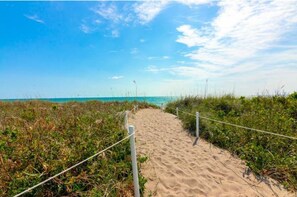 Beach nearby, sun-loungers, beach towels