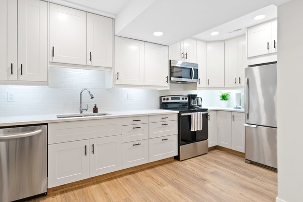 Frigorifero, microonde, forno, piano cottura