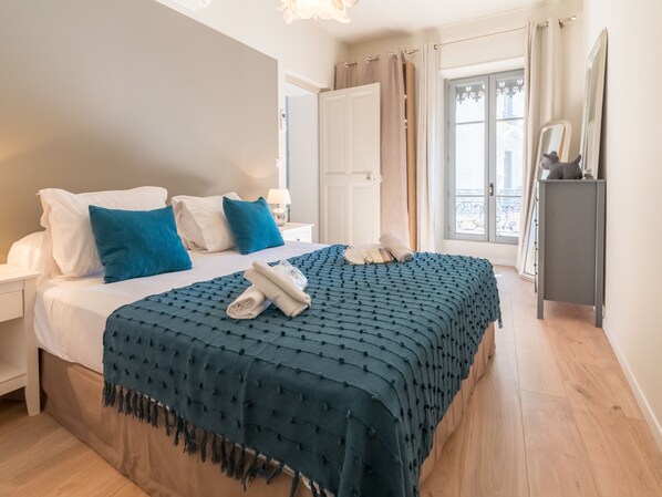 2 bedrooms, iron/ironing board, WiFi, bed sheets