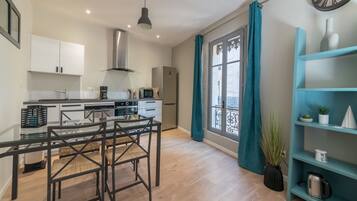 Réfrigérateur, micro-ondes, four, lave-vaisselle