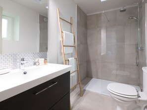 Shower, towels, soap, shampoo