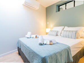 2 bedrooms, iron/ironing board, WiFi, bed sheets