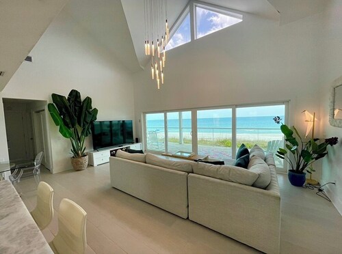 Lost in the View! Quiet white sugar sand beach!  Beautiful views of the Gulf 