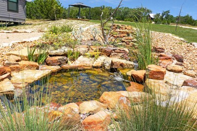 Safari Treehouse w/ Fire Pit, Grill & Seasonal Creek Views in Dripping Springs