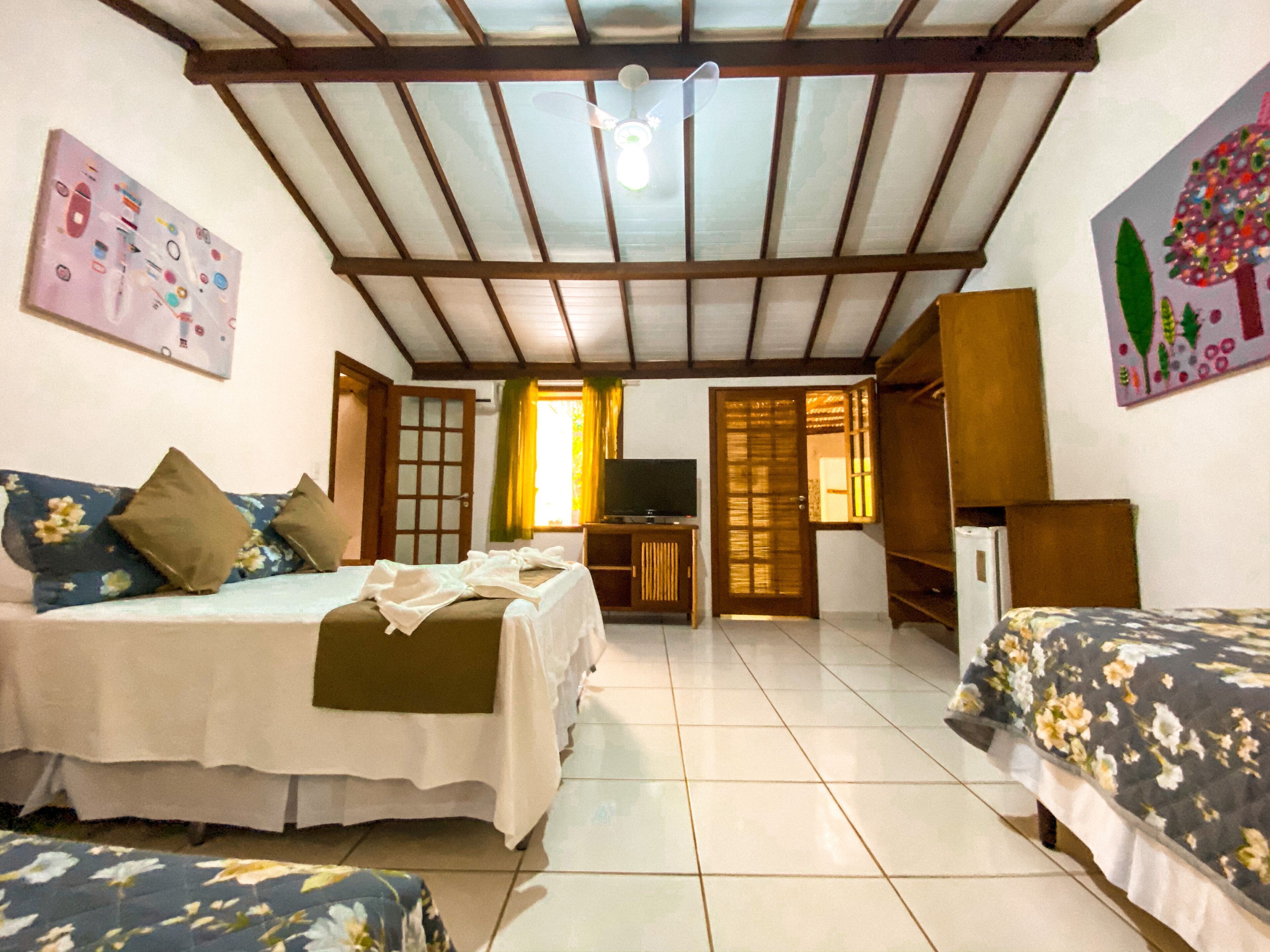 Minibar, free WiFi, bed sheets