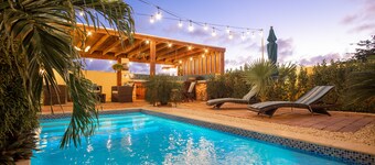 Peaceful Retreat Stylish Luxe BR/2BA Villa /W Pool