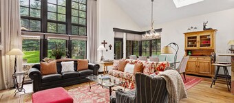 Single family remodeled platinum level home with private hot tub!!