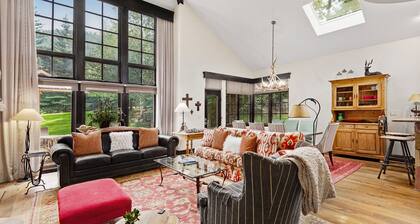 Single family remodeled platinum level home with private hot tub!!