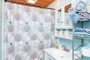 Dusche, Handtücher, Toilettenpapier
