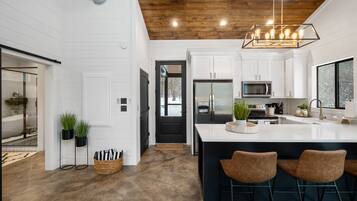 KĂŒhlschrank, Mikrowelle, Ofen, Herdplatte