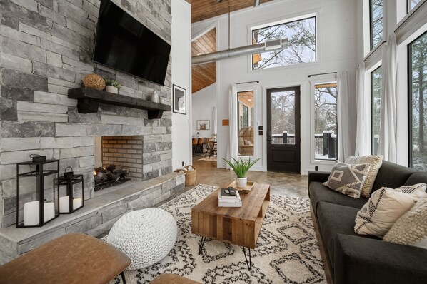 TV connectée, cheminée