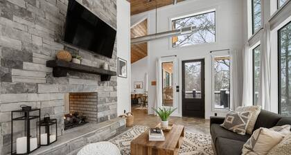 Luxury Honeymoon/Small Family, Hot Tub, Firewood Included