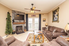 Smart TV, fireplace, streaming services