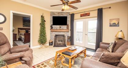 Beautiful Upgraded Luxury Condo in Great Location with Mtn Views & Great Beds