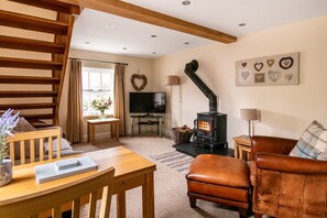 Romantic Cottage, Ensuite (The Nest) | Interior - Maggie Puddle Cottages (Grange-over-Sands)