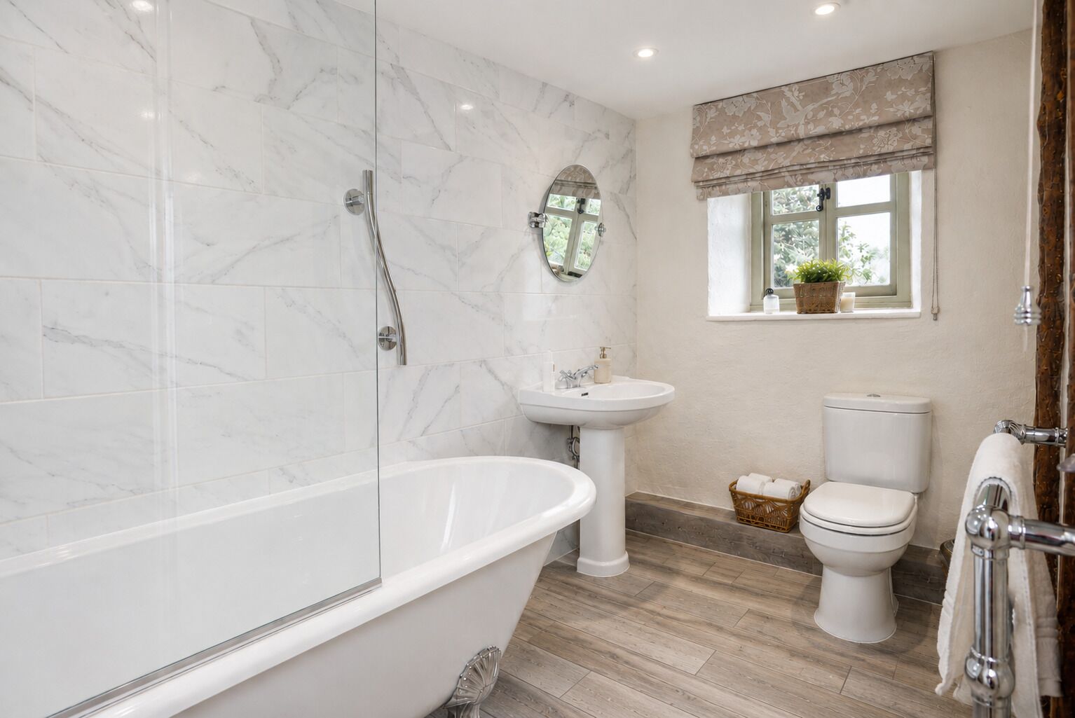 Familien-Ferienhaus, eigenes Bad, Flussblick (Maggie Puddle Cottage) | Badezimmer