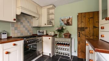 Family Cottage, Private Bathroom, River View (Maggie Puddle Cottage) | Shared kitchen | High chair