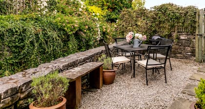 Maggie Puddle Cottage