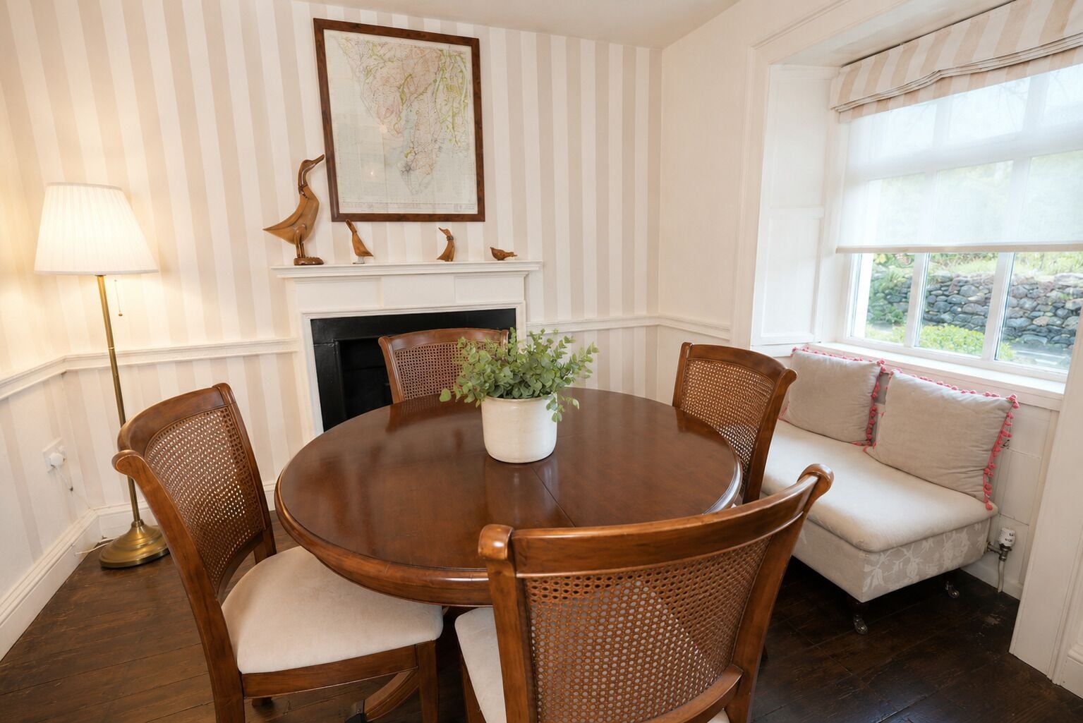 Family Cottage, Private Bathroom, River View (Maggie Puddle Cottage) | Dining