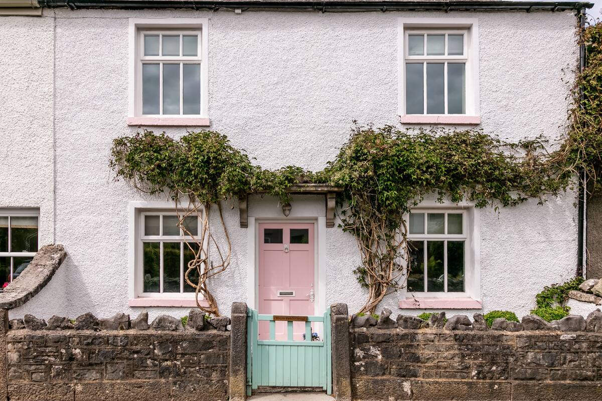 Family Cottage, Private Bathroom, River View (Maggie Puddle Cottage) | Exterior
