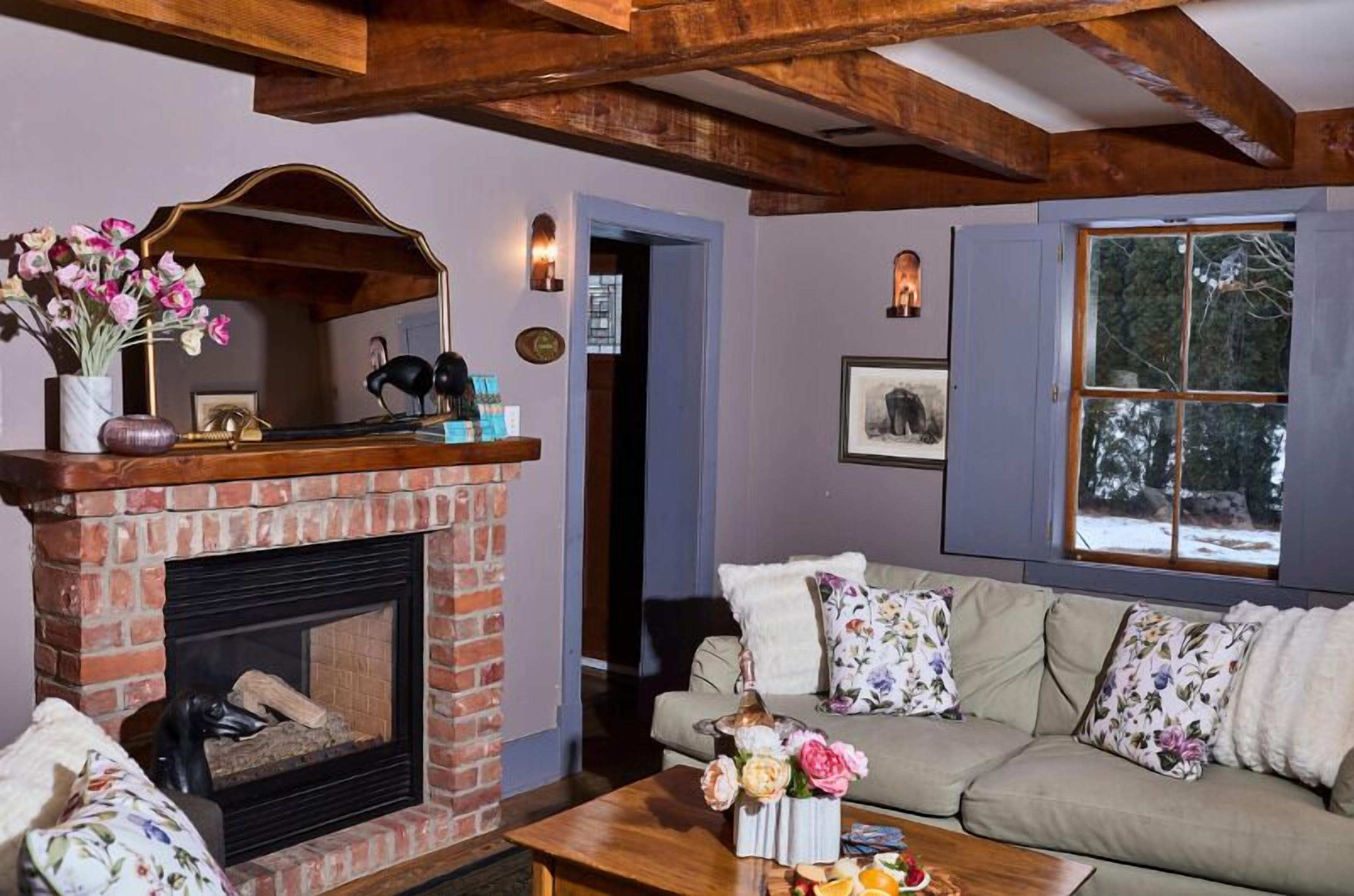Cottage | Living area