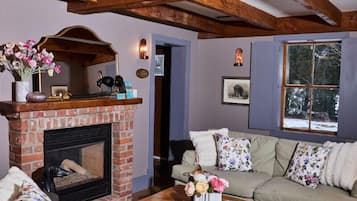 Cottage | Living area