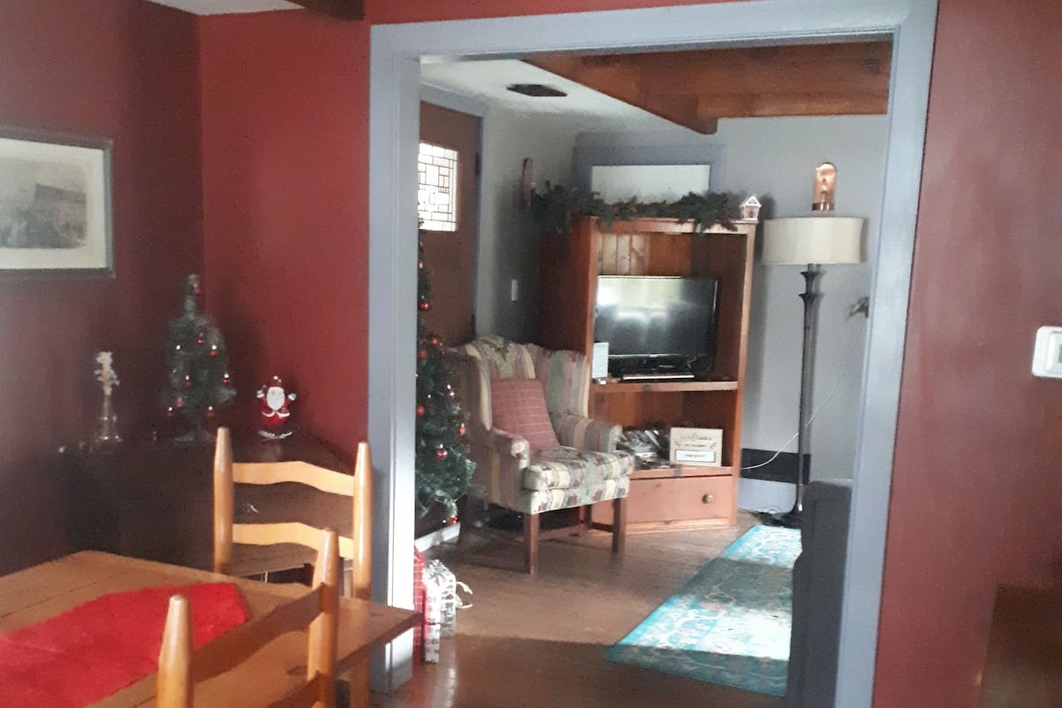 Family Cabin | In-room dining