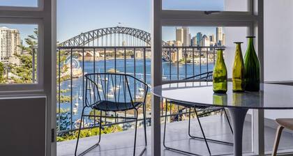 Harbourside Studio with Balcony and Breathtaking Views