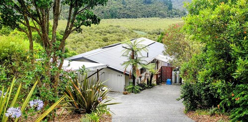 Unique Estuary & Bird Apartment in Te Haumi Paihia