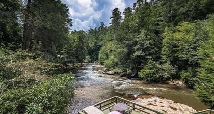 RIVER FRONT Retreat perfect for families, couples, getaways.