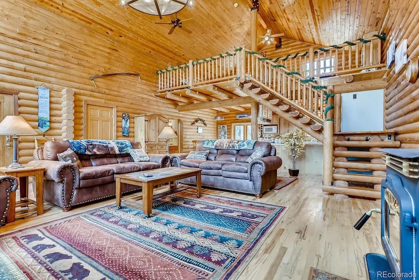 Spacious Cabin With Hot Tub In A Nicely Treed Area, Close To Many Attractions - Fairplay, CO