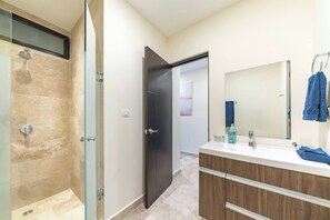 Shower, hair dryer - Veranda, Condo - Downtown, - At Verantto Condos (Playa del Carmen)