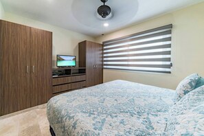 Coffres-forts dans les chambres, fer et planche à repasser