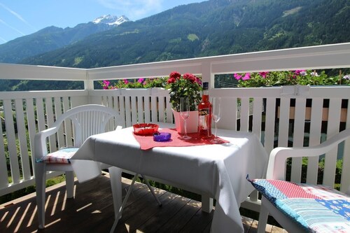 Appartement 4 mit 2 Schlafzimmern und Balkon