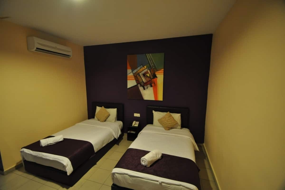 Standard Twin Room | Desk, WiFi (free)