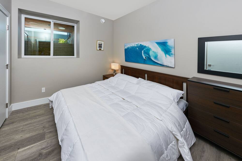 Family Friendly 2 Bed Rooms Basement Suite- The Chateau - ST No. 00177094