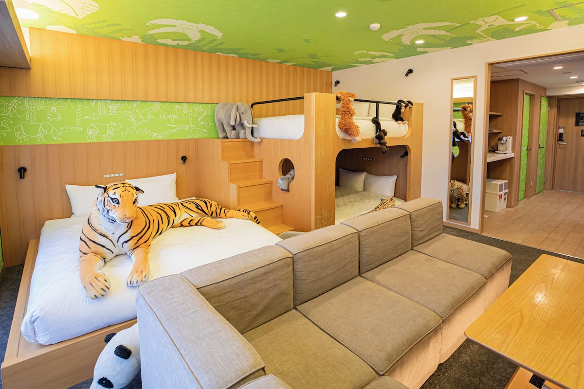 Premium Room | 1 bedroom, down comforters, in-room safe, blackout drapes