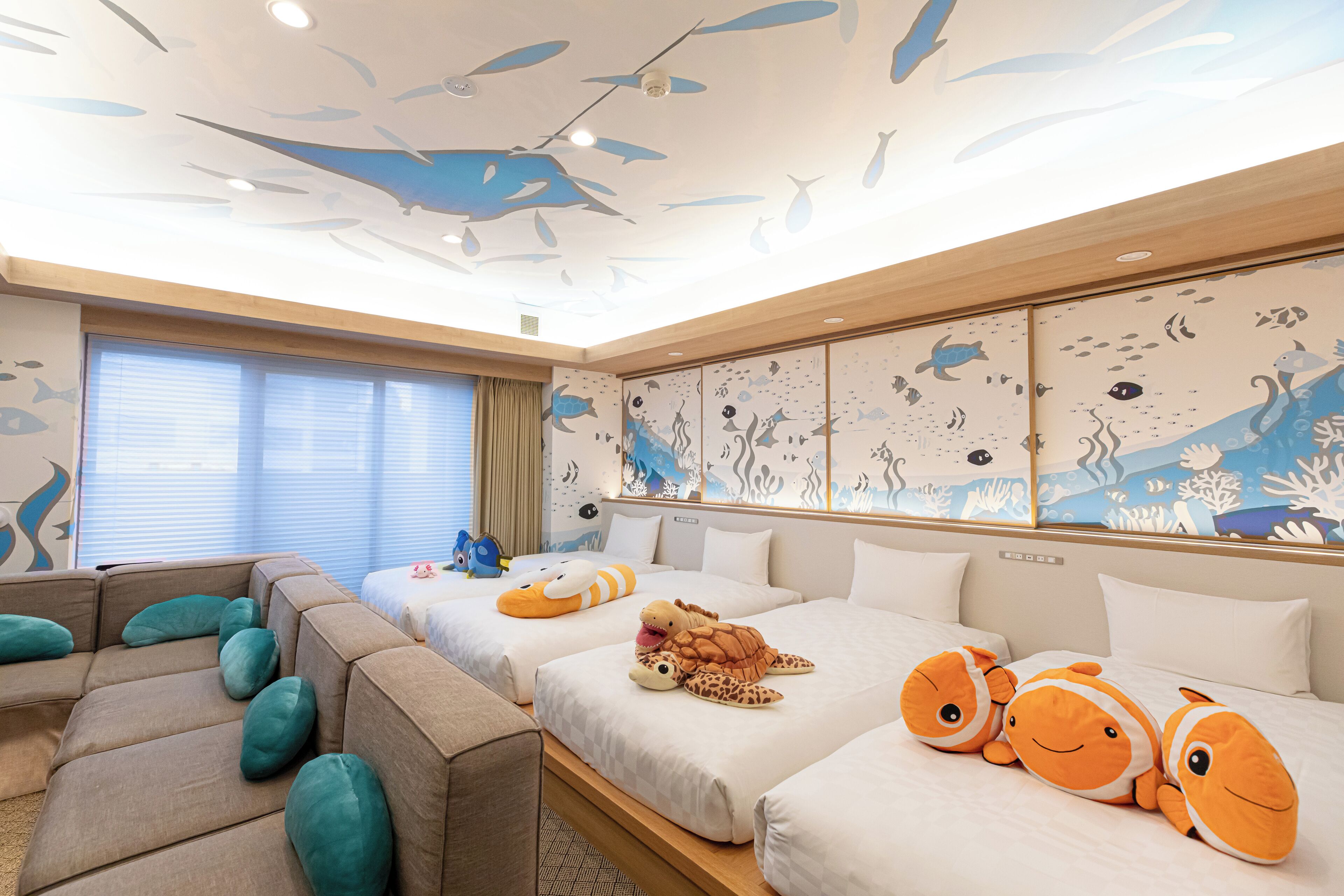 Cubrecamas, caja de seguridad en la habitación y cortinas blackout 