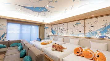 Design Quadruple Room | Down comforters, in-room safe, blackout drapes, iron/ironing board