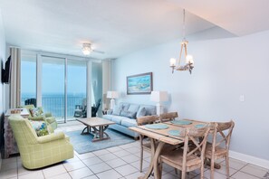 TV - Gulf Front Condo | Outdoor & Indoor Pools! (Gulf Shores)