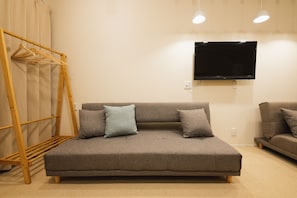 Individuell dekoriert, individuell eingerichtet, Schreibtisch