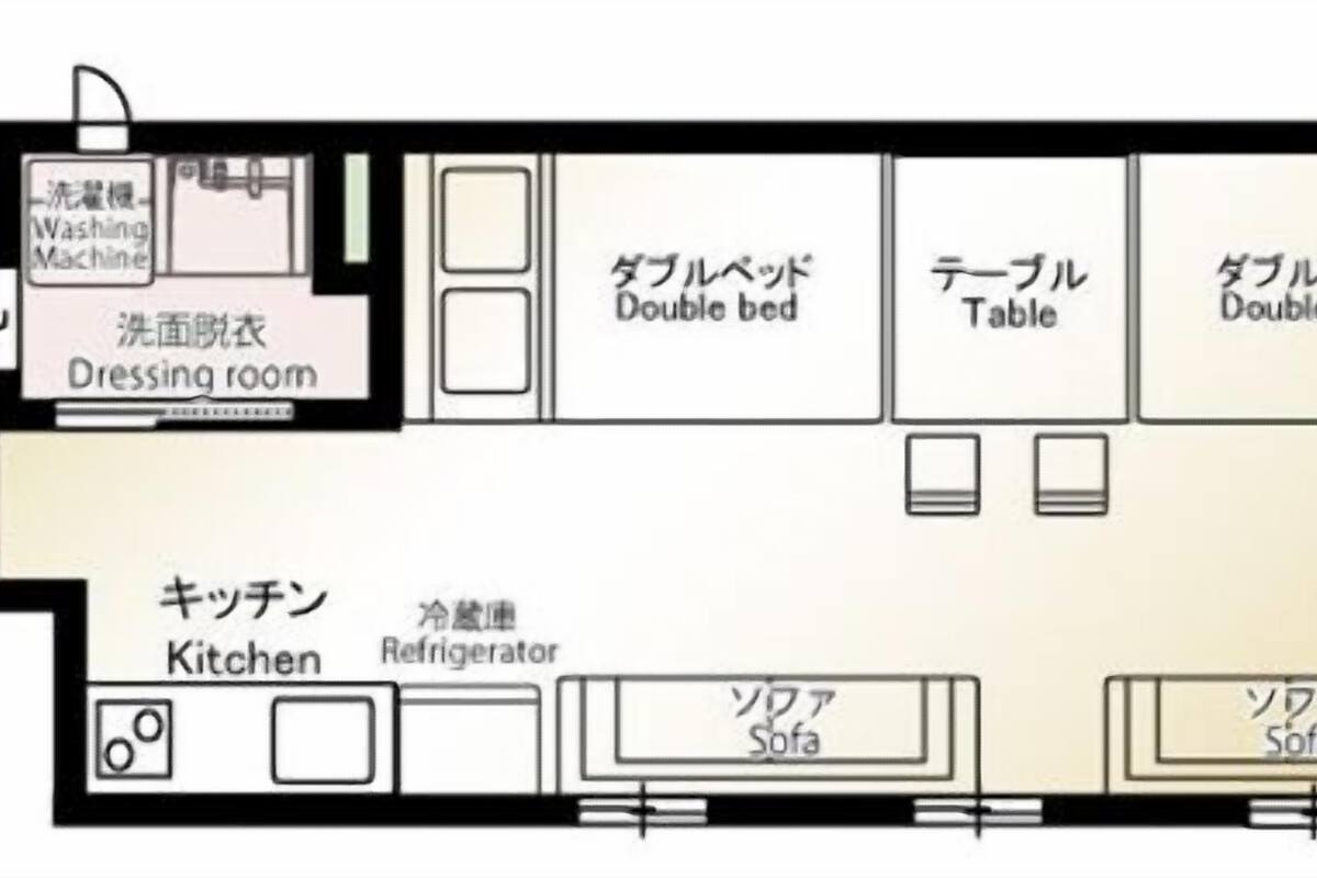 Un plan d’étage d’un hôtel comprenant une salle de bain, une salle de douche, un dressing, des lits doubles, une table, une cuisine, un réfrigérateur et un canapé.