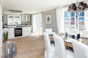 Kühlschrank, Mikrowelle, Ofen, Geschirrspüler