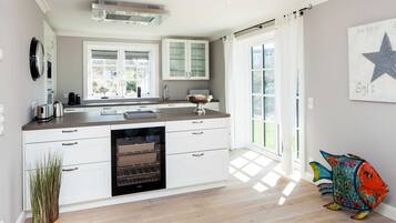 KĂŒhlschrank, Mikrowelle, Ofen, GeschirrspĂŒler