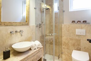 Unclassified image, 4 of 22, button