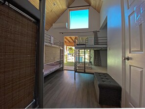 Dormitorio compartido básico, solo para mujeres (D) | Wifi gratis y ropa de cama