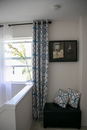 Interior - Lynnwood Airport-Retreat (Lynnwood)