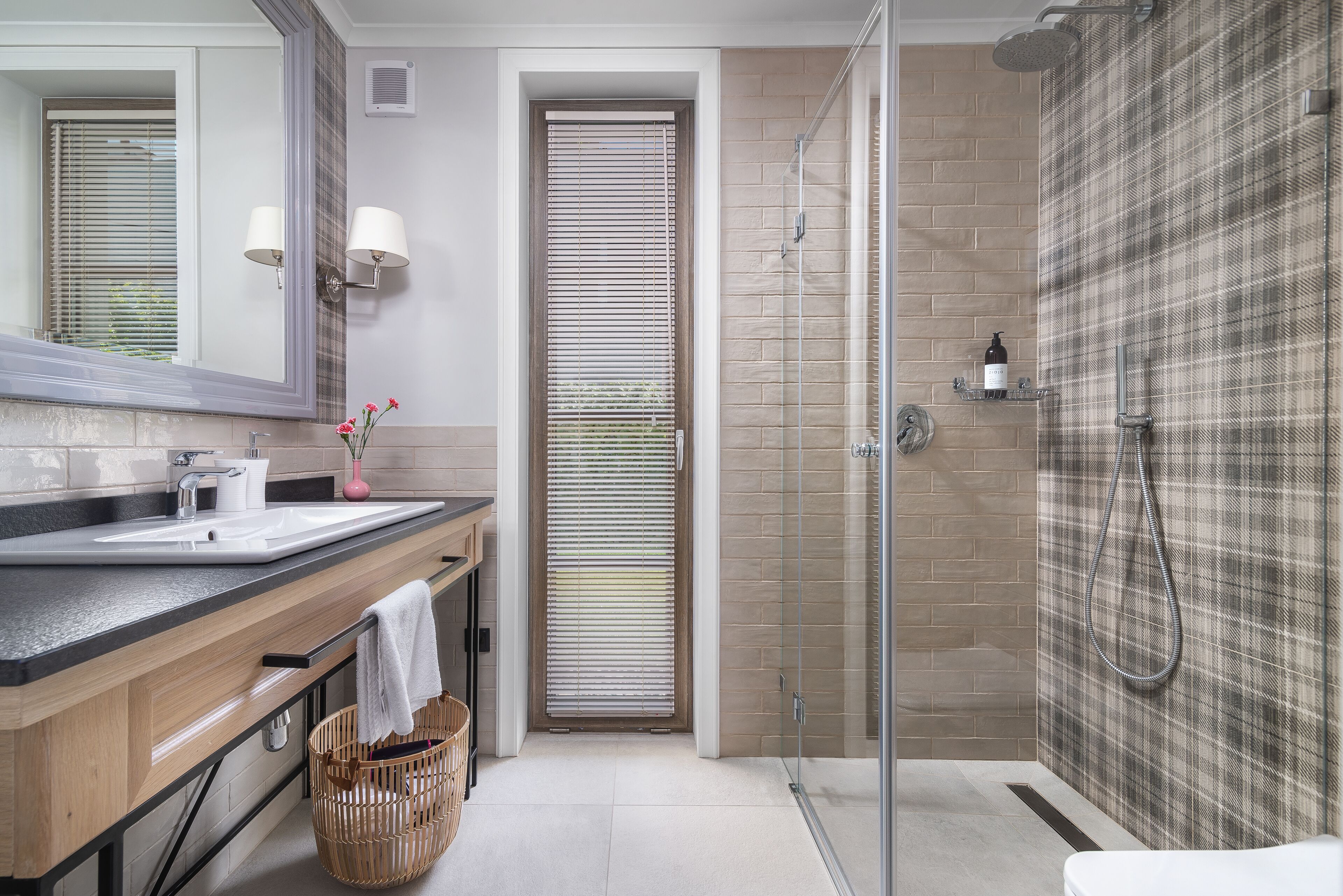 Superior Room | Bathroom shower